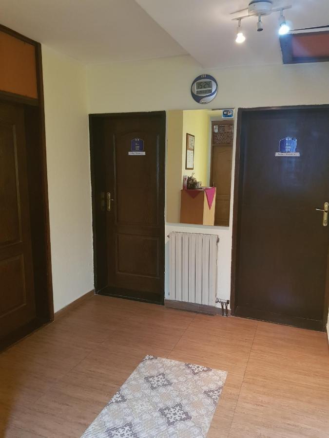 Pansion Lug Hotel Beograd Eksteriør billede