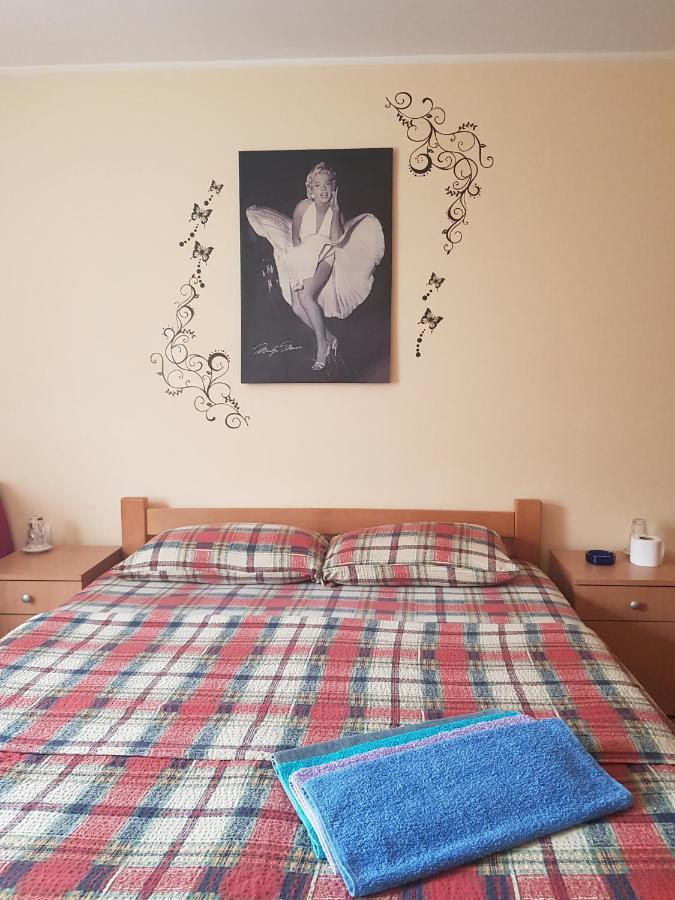 Pansion Lug Hotel Beograd Eksteriør billede