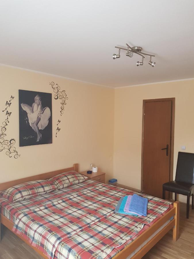 Pansion Lug Hotel Beograd Eksteriør billede