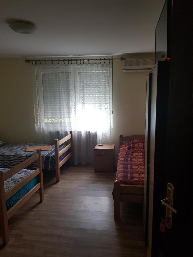 Pansion Lug Hotel Beograd Eksteriør billede