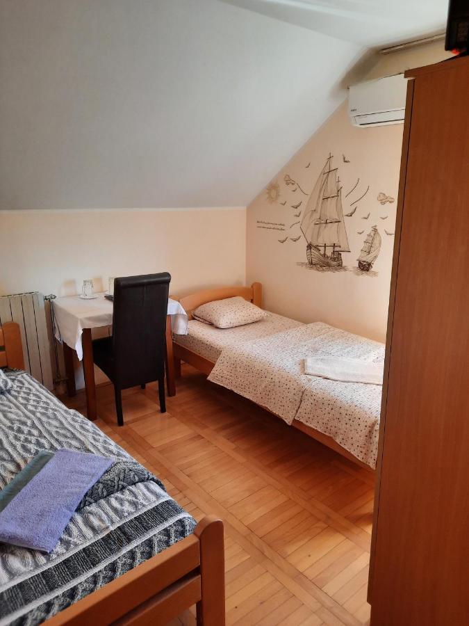 Pansion Lug Hotel Beograd Eksteriør billede
